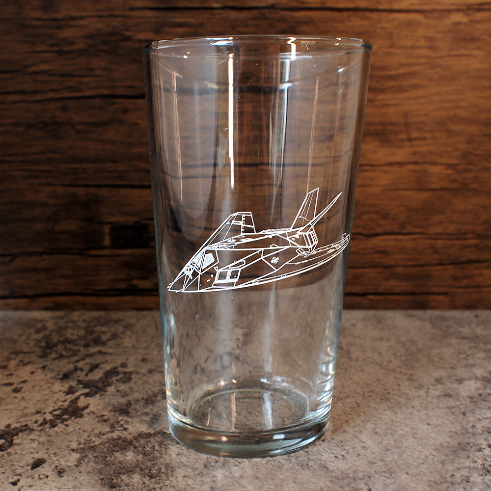F117 nighthawk aircraft artwork engraved on everyday beer glass