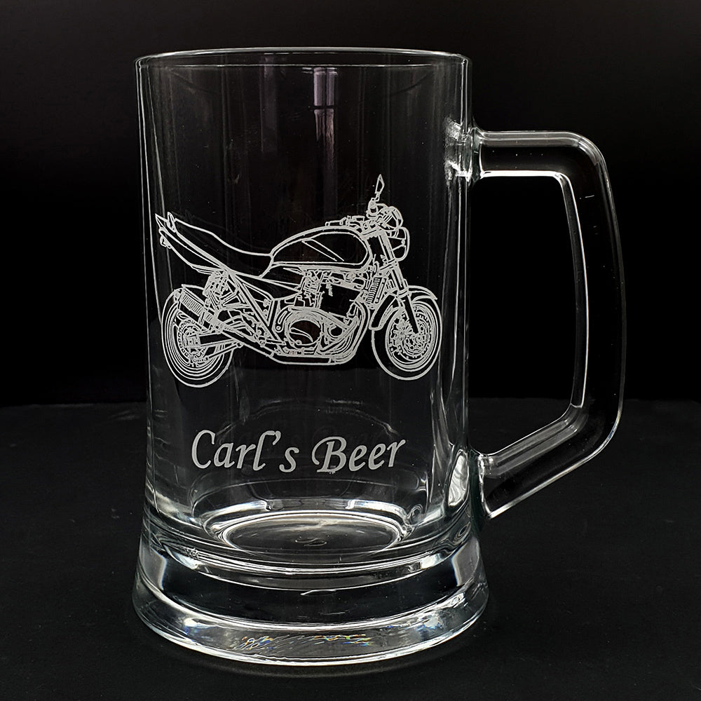 Glass tankard with GSX motorcycle engraving and 'Carl's Beer' text on a black background
