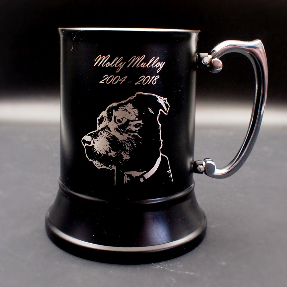 Black steel tankard with a dog memorial portrait engraved